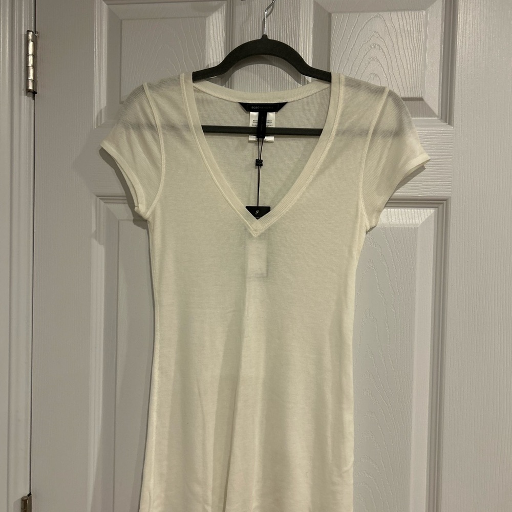 V-Neck Pale Ivory BCBG Knit